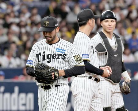　９回、勝ち越しを許し降板するゲラ＝３日
