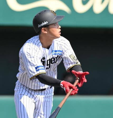 　２回、先制本塁打を放つ中川（撮影・西田忠信）