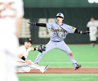 　３回、二盗に成功した中野（撮影・西岡正）