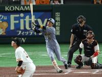 ３回、右越え２ランを放つ近本（撮影・金田祐二）