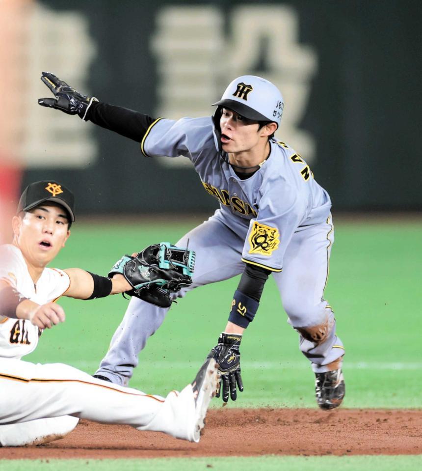 　３回、二盗に成功し、セーフをアピールする中野（撮影・西岡正）