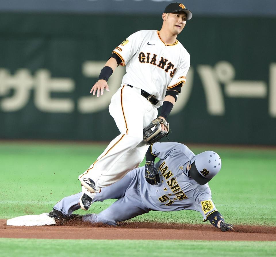 　１回、二盗を決める中野（撮影・中田匡峻）