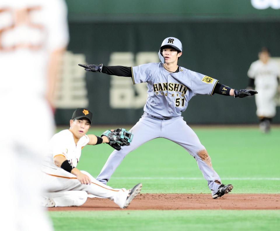 　３回、二盗に成功した中野（撮影・西岡正）