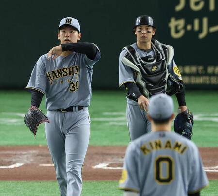 　６回、ピンチを迎え降板する門別（撮影・金田祐二）