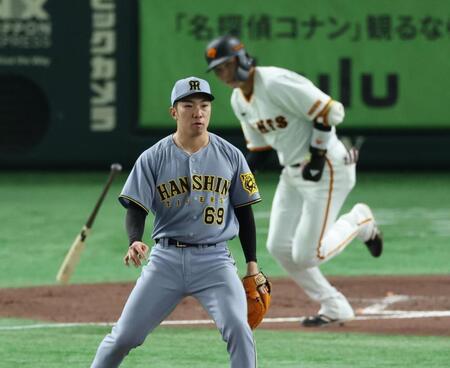 　７回、坂本を遊ゴロに仕留める石井（撮影・金田祐二）