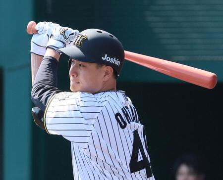 　３回、中前打を放つ大竹（撮影・立川洋一郎）