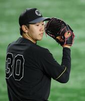 　調整する門別（撮影・金田祐二）