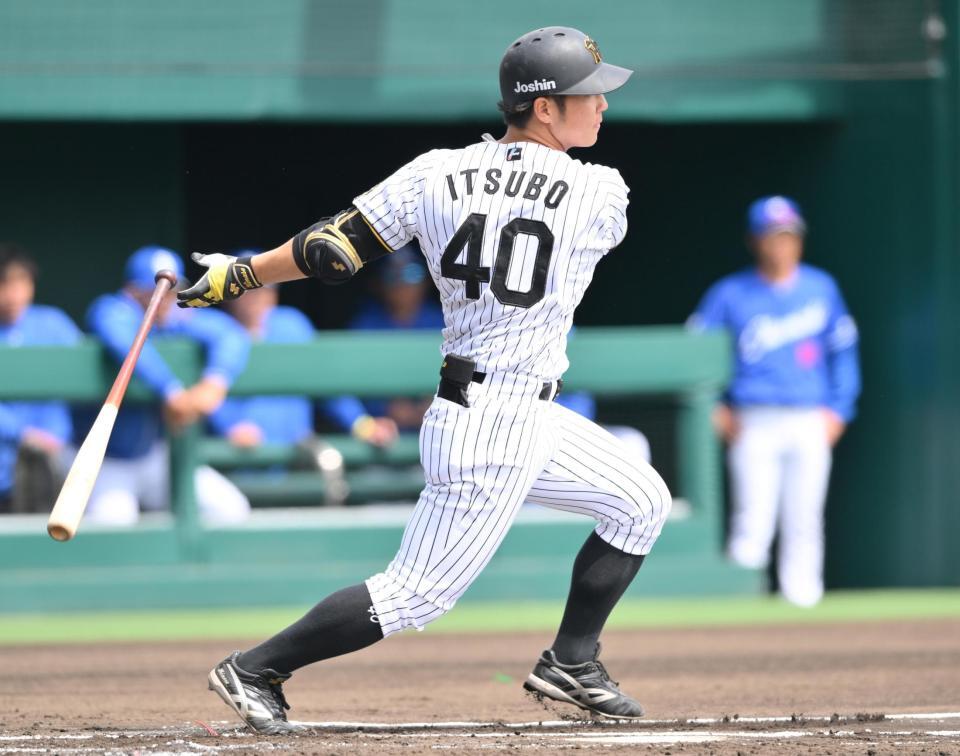 　１回、二塁内野安打を放つ井坪（撮影・西田忠信）