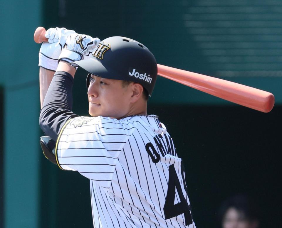 　３回、中前打を放つ大竹（撮影・立川洋一郎）