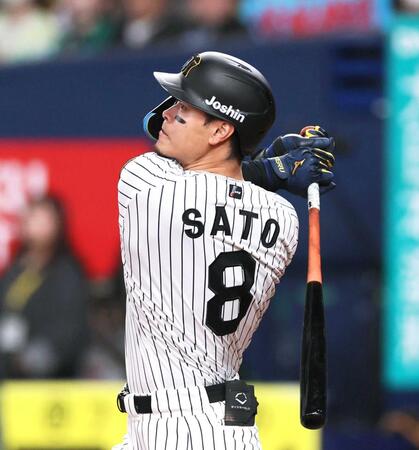 阪神 スタメンを外れた佐藤輝が代打で空振り三振 試合前練習には姿なし 登場時には甲子園に大歓声