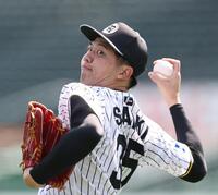 　キャッチボールをする才木（撮影・中田匡峻）