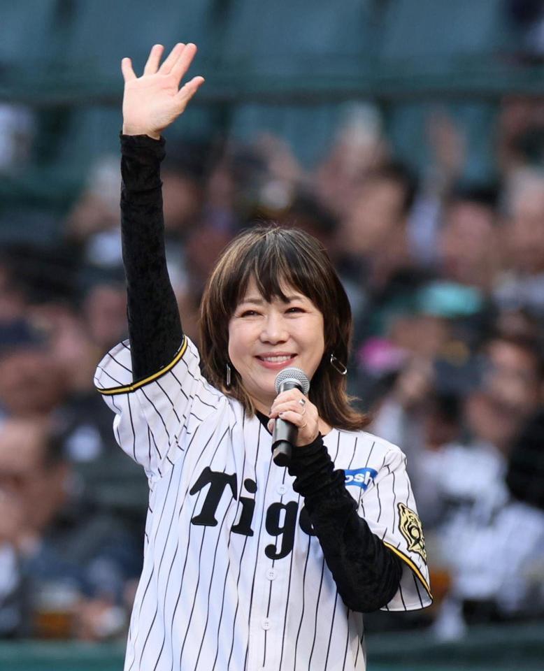 渡瀬マキが藤川球児監督の登場曲を熱唱「このまんまの勢いで日本