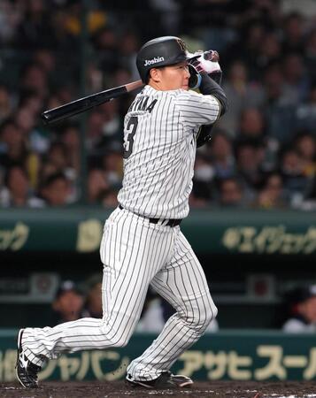 　２回、中前打を放つ大山（撮影・北村雅宏）