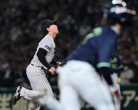 　６回、２度目の暴投で生還を許す工藤（撮影・田中太一）