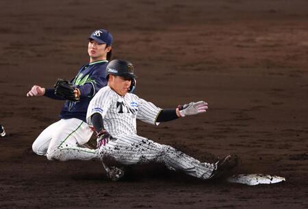 　３回、盗塁を決める大山（野手・長岡）＝撮影・山口登