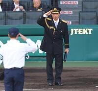 　ファーストピッチセレモニーに登場した桧山進次郎氏（撮影・山口登）