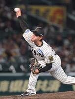 　６回途中から登板する工藤（撮影・北村雅宏）