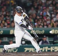 　３回、左前打を放つ大山（撮影・北村雅宏）