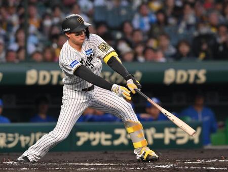 　１回、２点適時打を放つ森下（撮影・西田忠信）