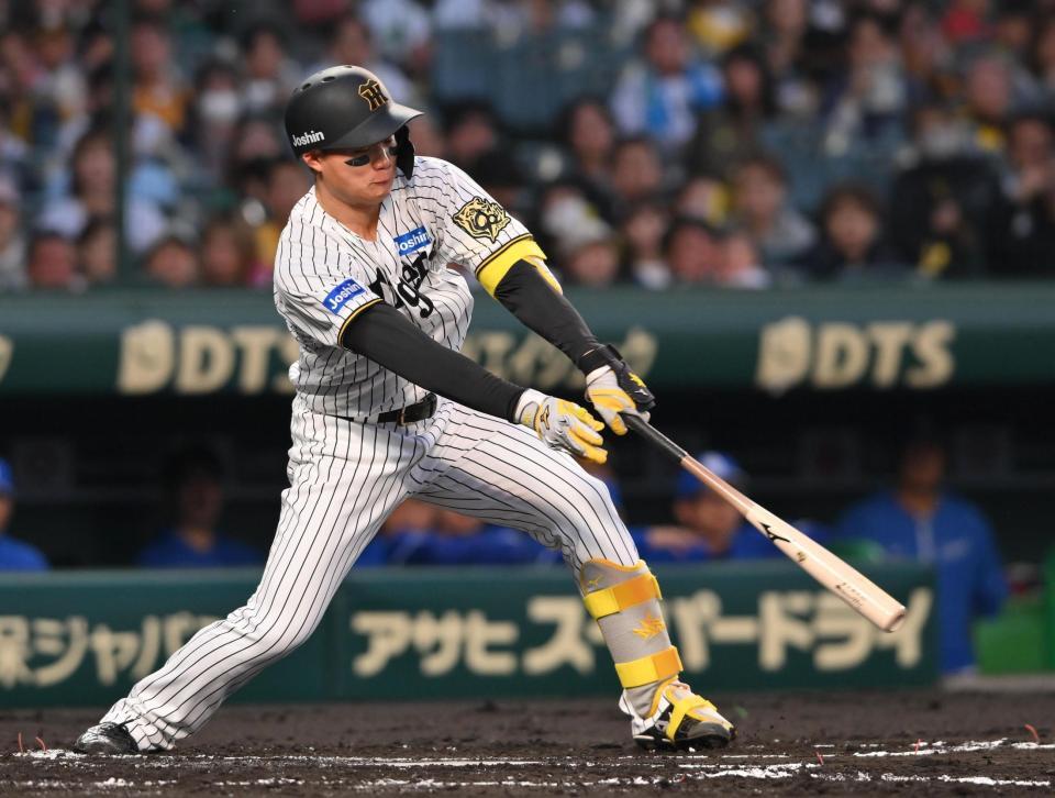 　１回、２点適時打を放つ森下（撮影・西田忠信）