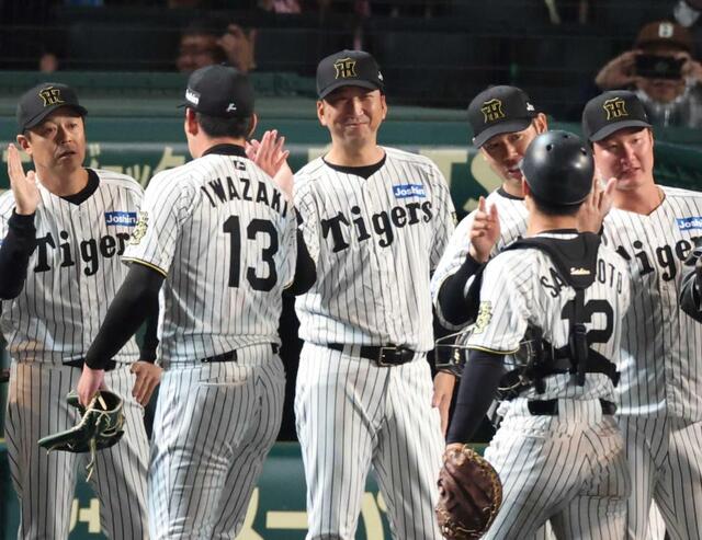阪神・藤川監督 甲子園1勝「これが勝つ瞬間かと、ニヤけちゃい