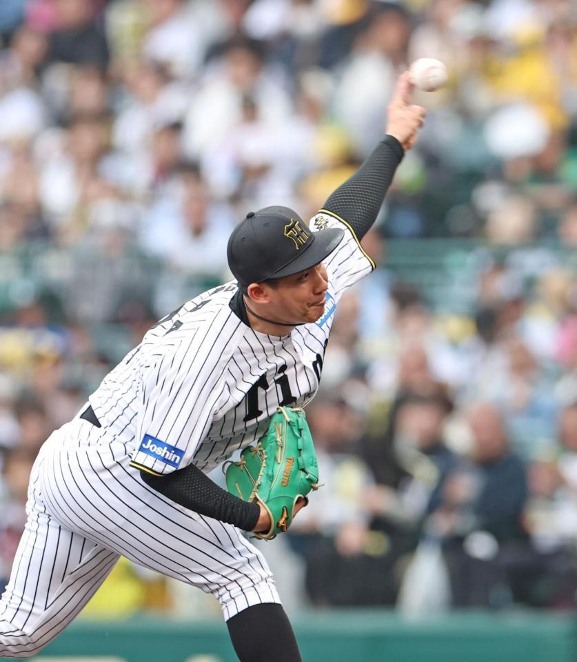 　６回、３番手で登板する伊原（撮影・中田匡峻）