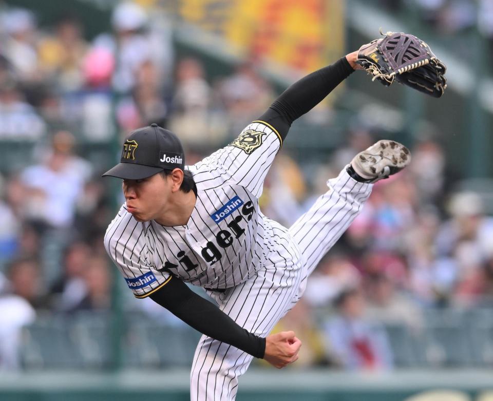 　９回、５番手で登板する工藤（撮影・西田忠信）