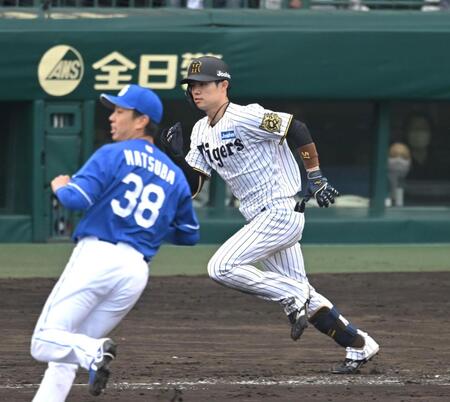 　５回、松葉から適時打を放つ中野（撮影・飯室逸平）