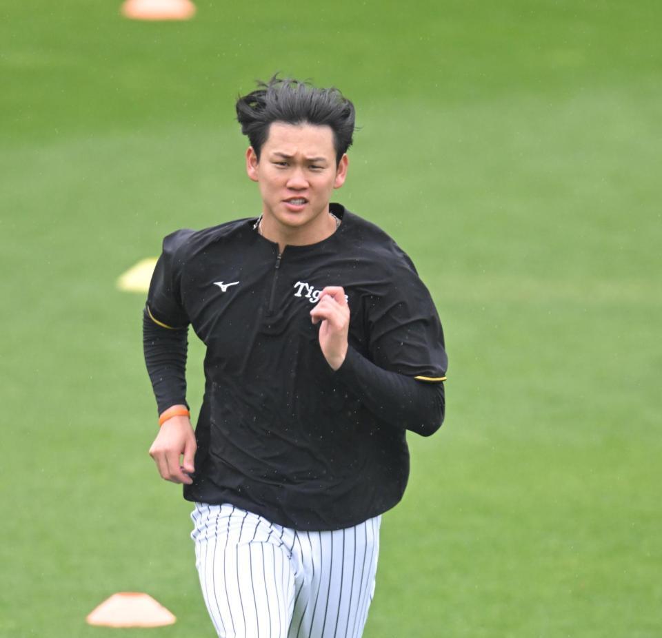 　黙々とダッシュする及川（撮影・飯室逸平）