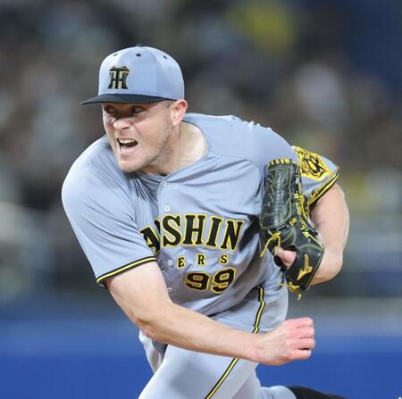 　４回、声を上げながら力投するビーズリー（撮影・西岡正）