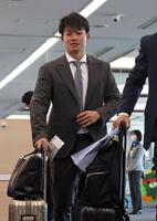 　移動する森下（撮影・中田匡峻）