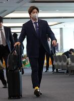 　移動する梅野（撮影・中田匡峻）