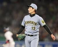 　９回、サンタナに適時二塁打を浴びた岩崎（撮影・中田匡峻）