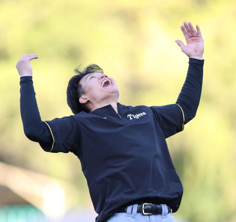 　練習で笑顔はじける森下（撮影・中田匡峻）