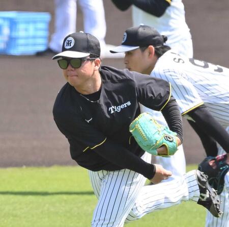 　キャッチボールする村上（撮影・西田忠信）