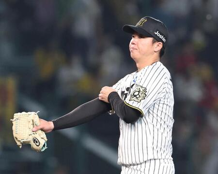 　２回、広島打線につかまり冴えない表情を見せる村上（撮影・中田匡峻）