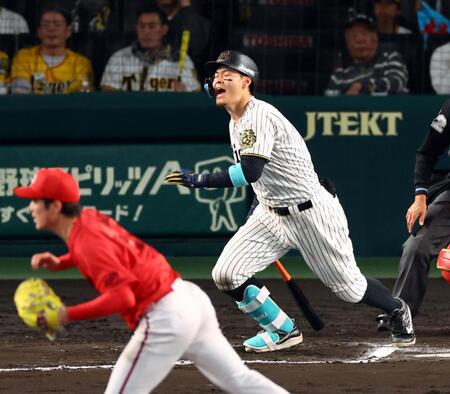 　６回、一塁ゴロに倒れる佐藤輝（撮影・山口登）