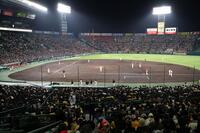 　３回、村上がボークを犯し、騒然とする甲子園球場（撮影・北村雅宏）