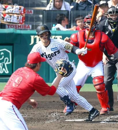 　２回、好機に投ゴロに倒れる坂本