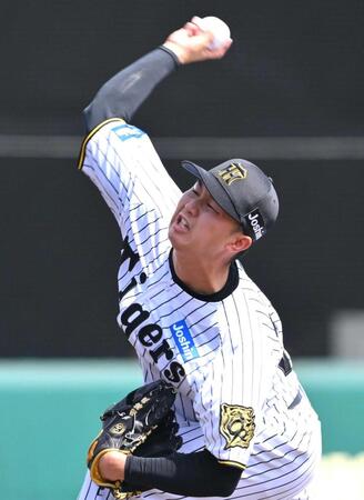 　２番手で力投する津田