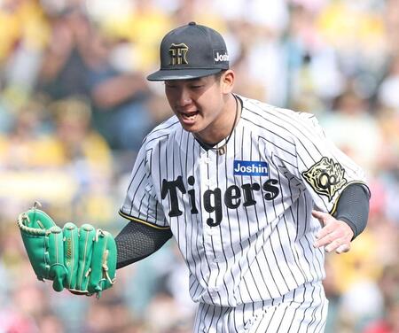 　４回、菊池を見逃し三振に斬り、ほえる伊原（撮影・中田匡峻）