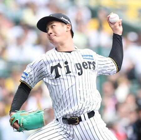 　力投する先発の伊原（撮影・中田匡峻）