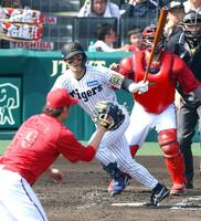 　２回、好機に投ゴロに倒れる坂本