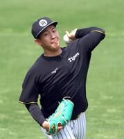 　キャッチボールする伊原（撮影・山口登）