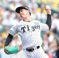 　力投する先発の伊原（撮影・中田匡峻）