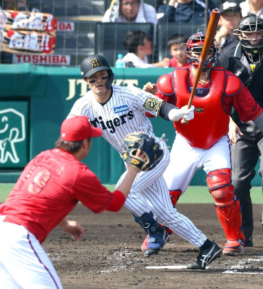 　２回、好機に投ゴロに倒れる坂本