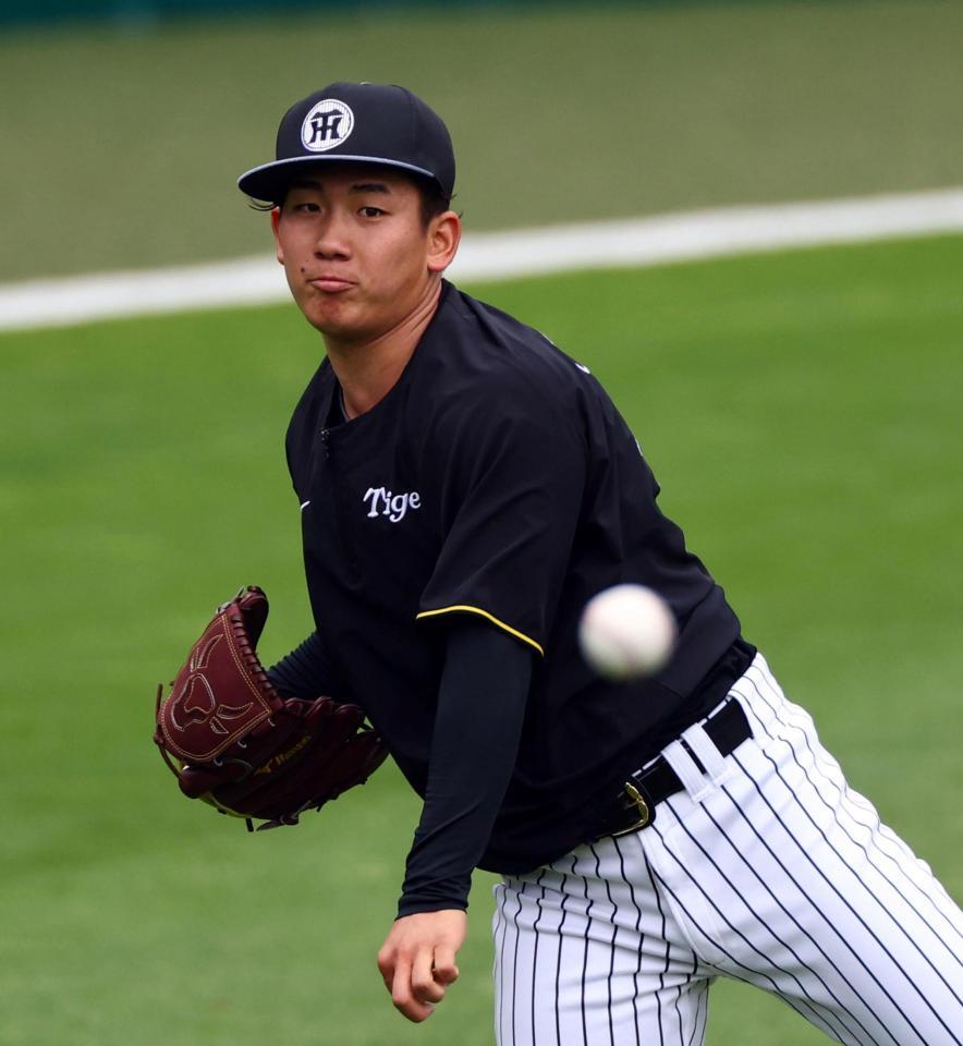 　キャッチボールする伊原（撮影・山口登）