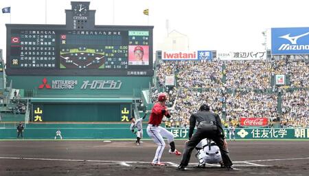 　１回、プロ初先発のマウンドで１球目を投じる伊原