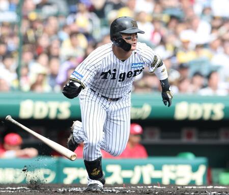 　２回、右前打を放つ前川（撮影・中田匡峻）