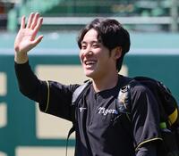 　笑顔を見せる富田（撮影・立川洋一郎）